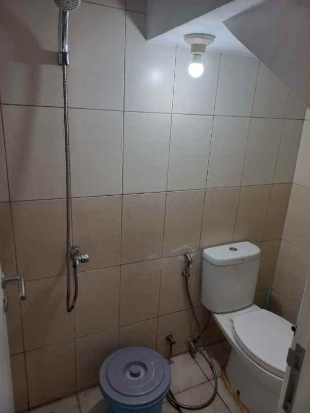 disewakan rumah cluster thames jgc jakarta