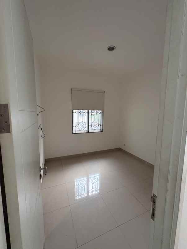 disewakan rumah cluster thames jgc jakarta