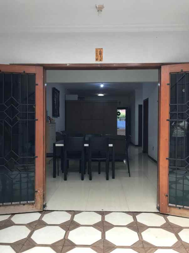 disewakan rumah darmo permai utara