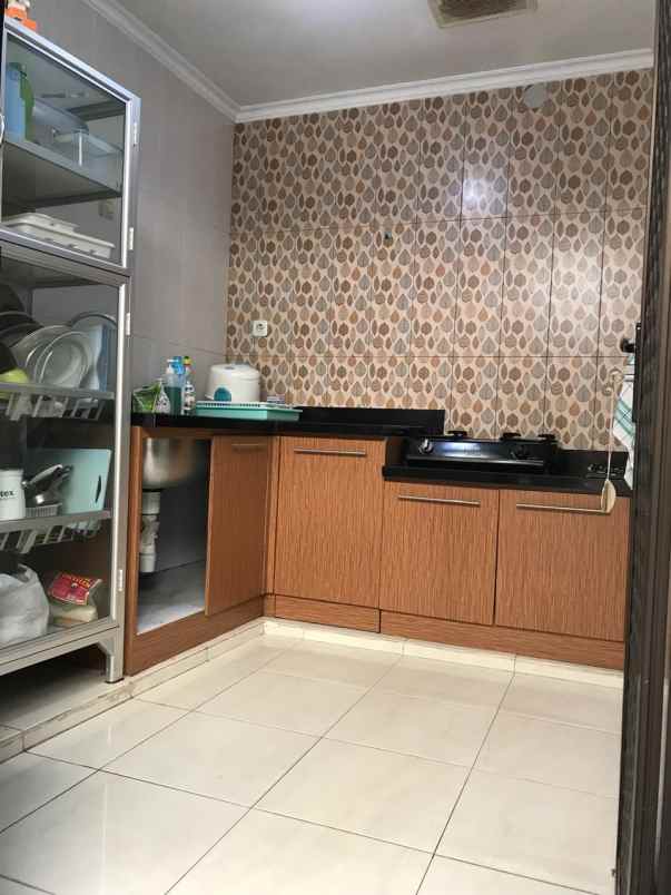 disewakan rumah darmo permai utara