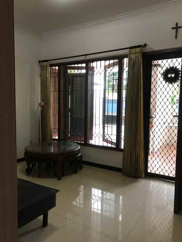 disewakan rumah darmo permai utara