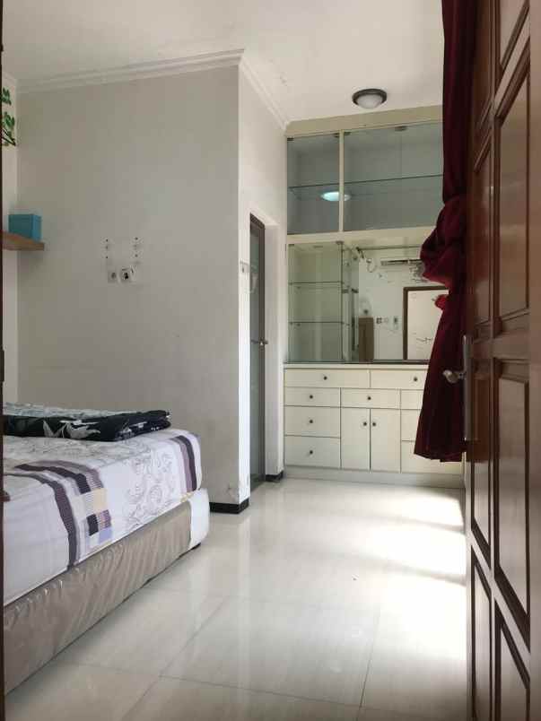 disewakan rumah darmo permai utara