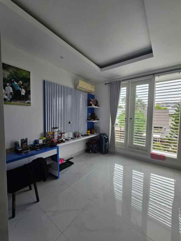 disewakan rumah jalan golf avenue