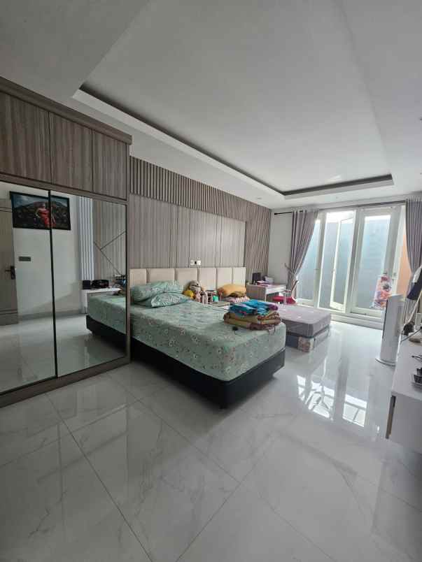 disewakan rumah jalan golf avenue