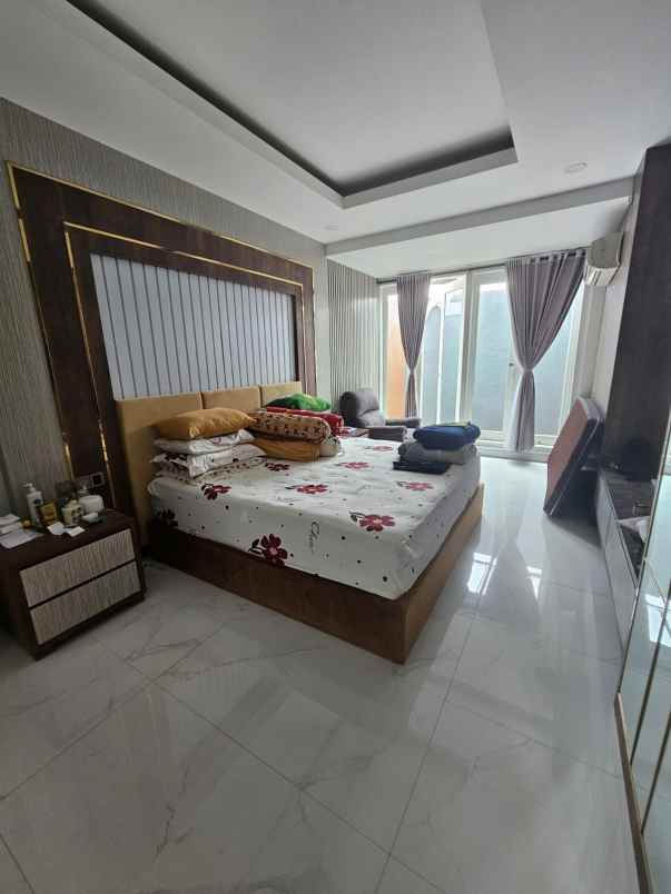 disewakan rumah jalan golf avenue