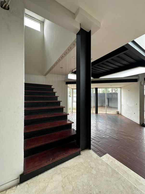 disewakan rumah jl taman wijaya kusuma