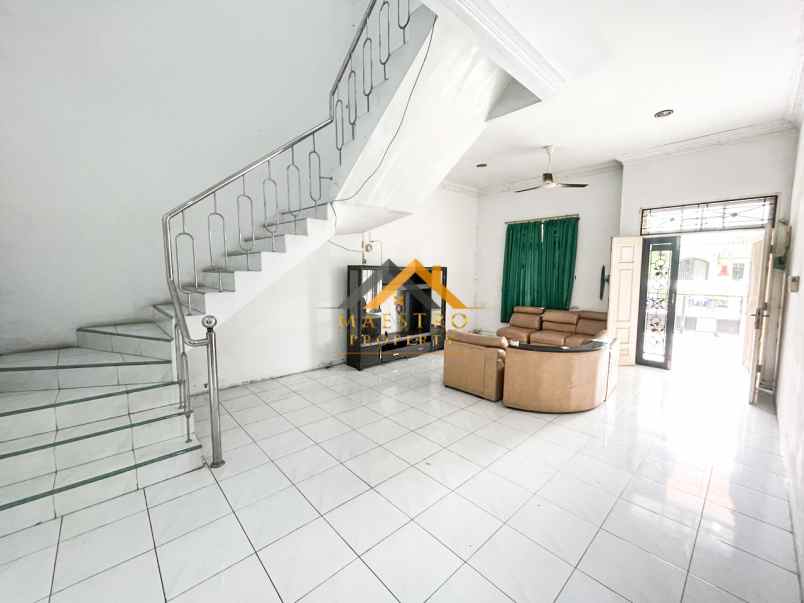 disewakan rumah komplek cemara hijau jalan