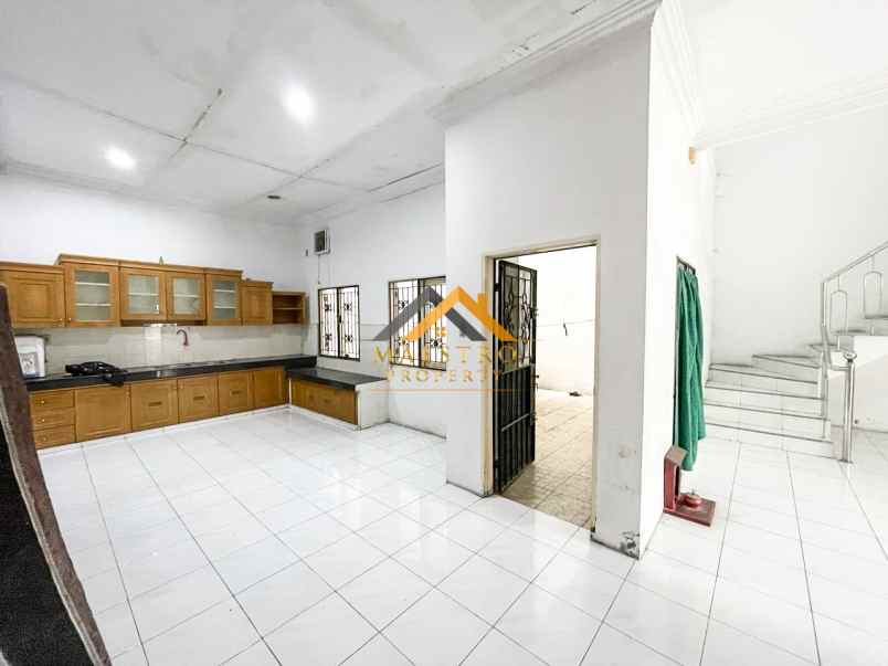 disewakan rumah komplek cemara hijau jalan