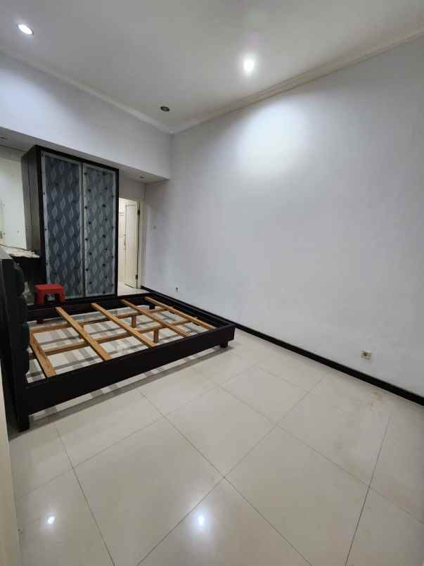 disewakan rumah lebak indah town house