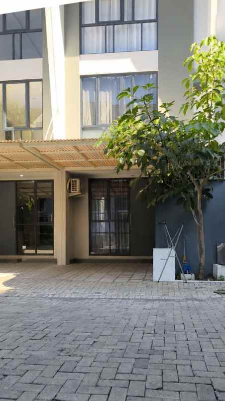 disewakan rumah royal residence