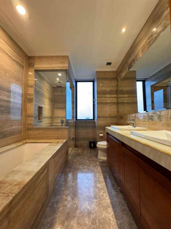 district 8 senopati apartemen 3br mewah full furnished