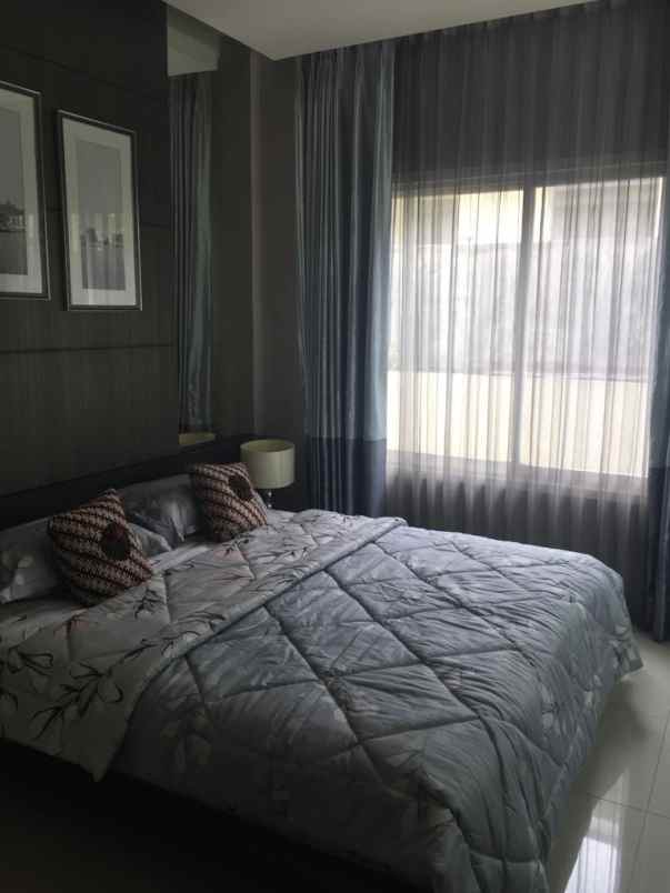 full furnish rumah 2 lantai dian istana moca verbana