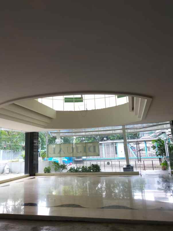 gedung 7 lantai di warung buncit