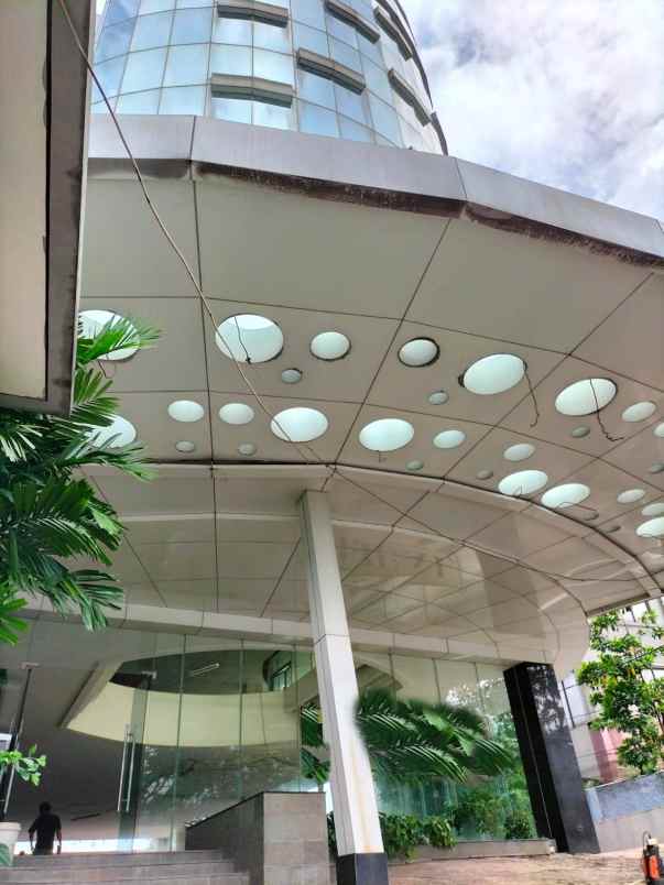 gedung 7 lantai di warung buncit