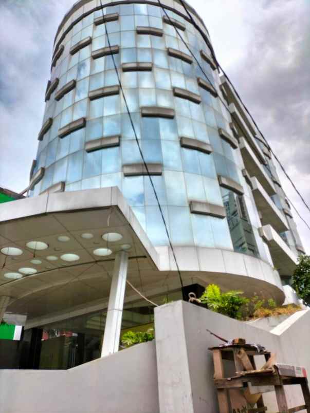 gedung 7 lantai di warung buncit