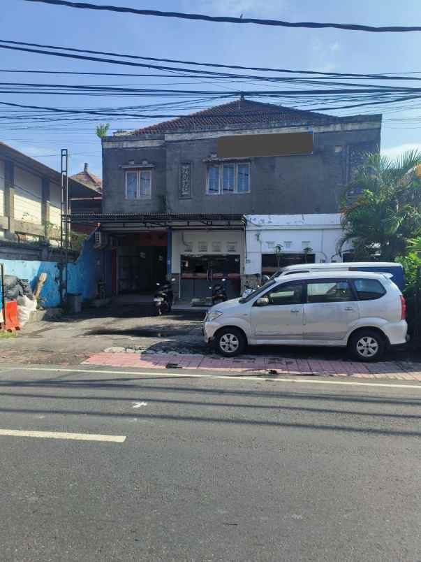 gedung dekat lapangan puputan dan renon denpasar bali