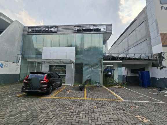 gedung kantor 0 jl raya hr muhammad strategis