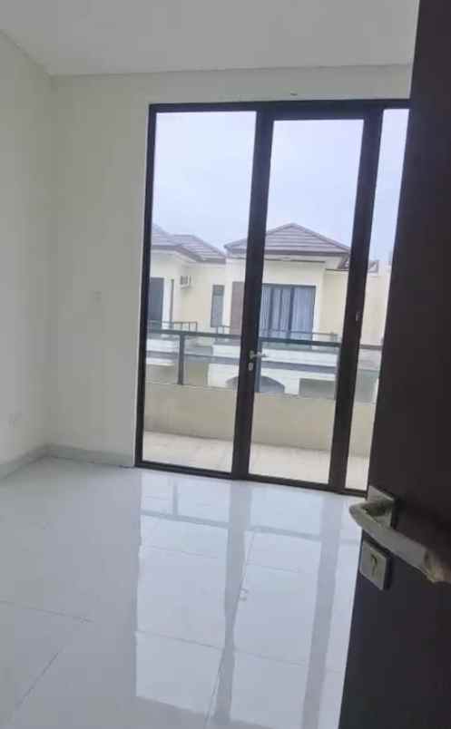 jual rugi rumah lavon 1 swan city tangerang