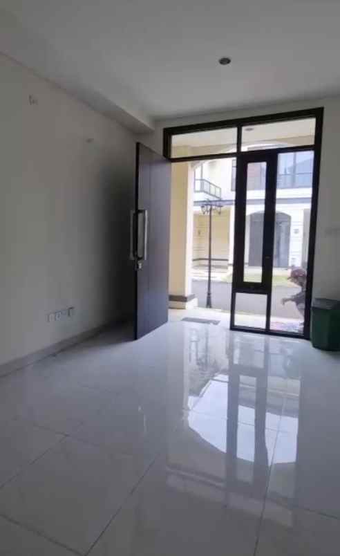 jual rugi rumah lavon 1 swan city tangerang