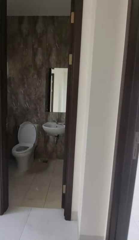 jual rugi rumah lavon 1 swan city tangerang