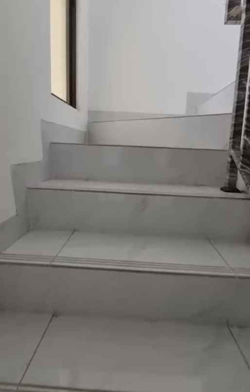 jual rugi rumah lavon 1 swan city tangerang