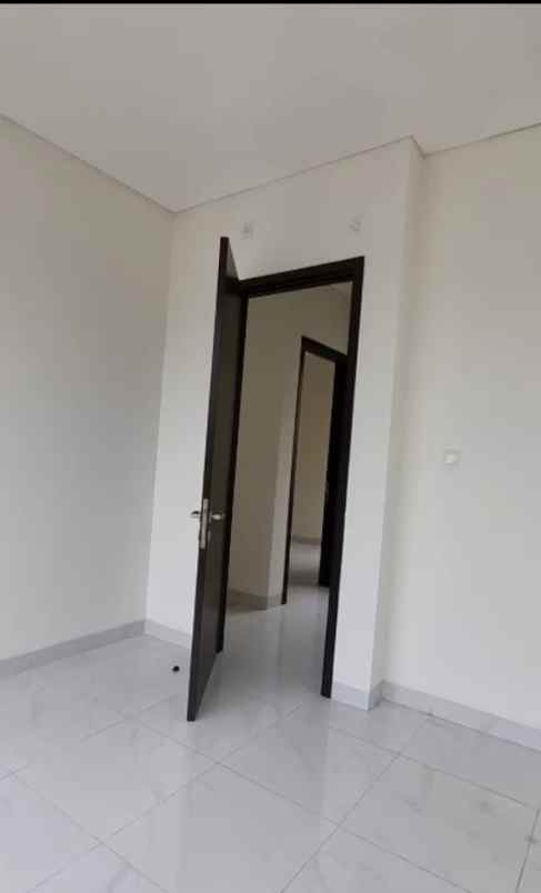 jual rugi rumah lavon 1 swan city tangerang