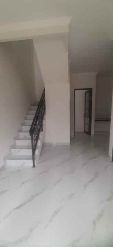 jual rumah 2lt exclusive cibubur