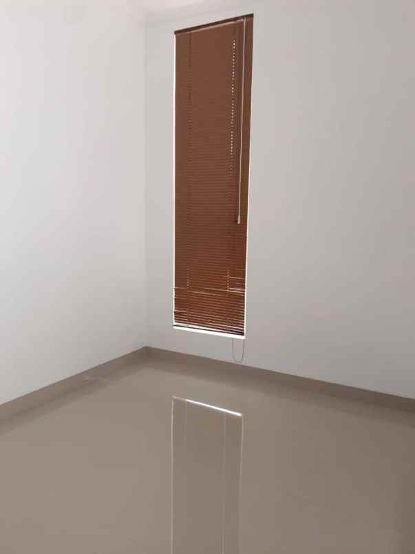 jual rumah cantik 2 lantai area strategis di andara