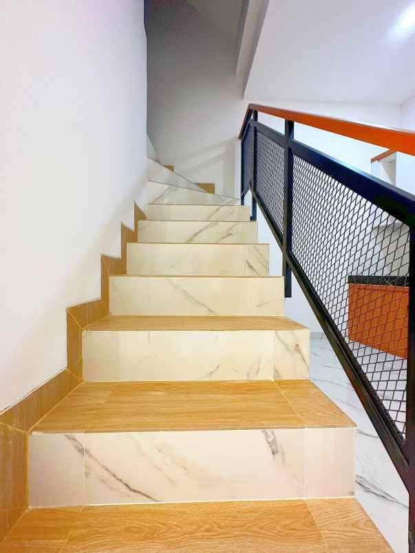 jual rumah townhouse murayya utan kayu matraman