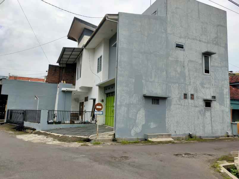 kost aktif 2 lantai strategis kawasan kampus sukoharjo