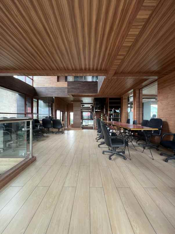 langka rumah 3 lantai pejaten ada taman private lift