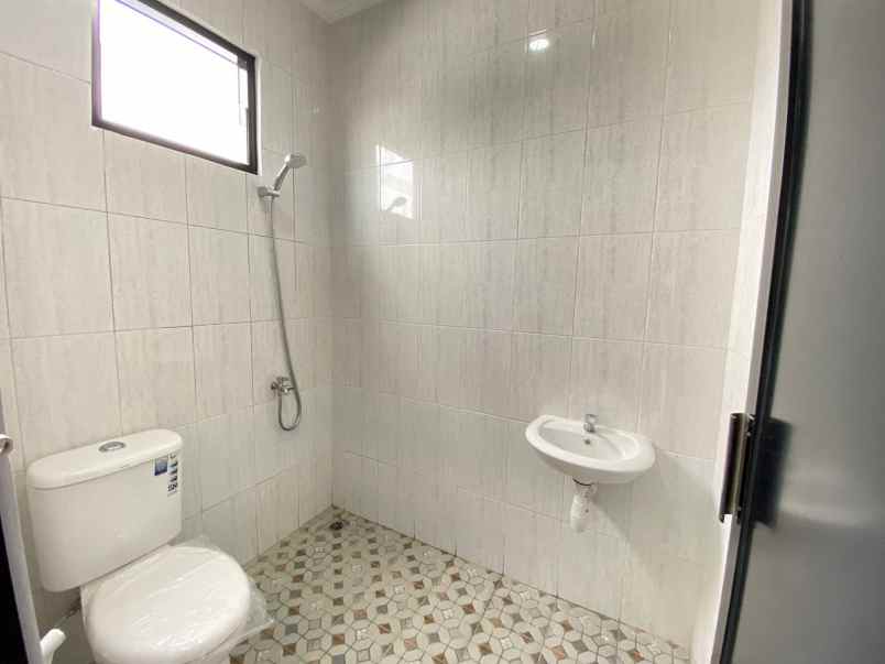 ruko 3 5 bagus di jatiwaringin pondok gede bekasi