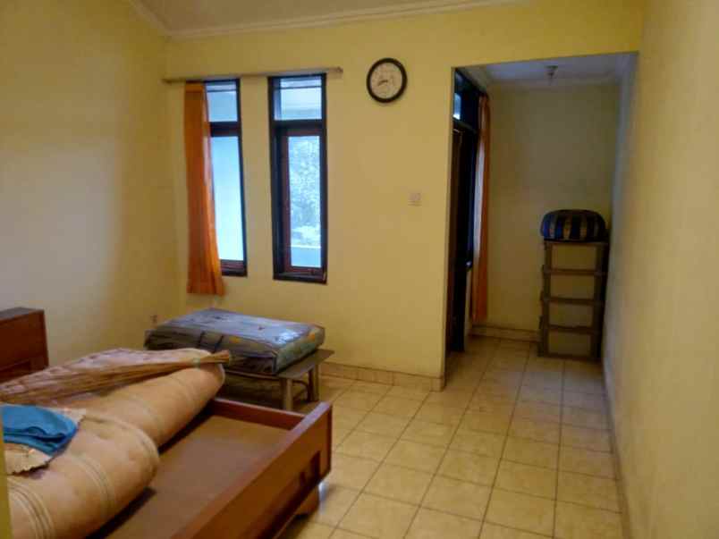 ruko 3 lantai gunung batu pasteur pinggir jalan shm