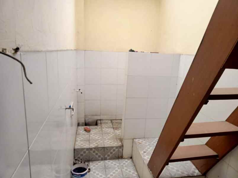 ruko 3 lantai gunung batu pasteur pinggir jalan shm