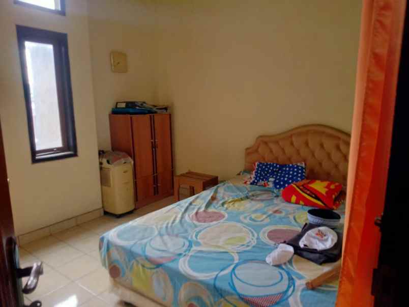 ruko 3 lantai gunung batu pasteur pinggir jalan shm