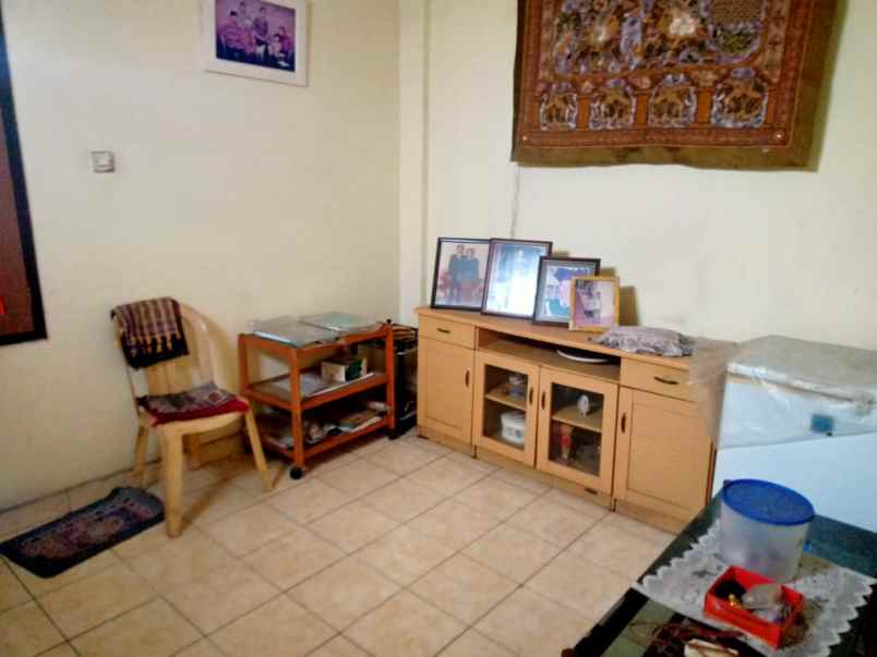 ruko 3 lantai gunung batu pasteur pinggir jalan shm