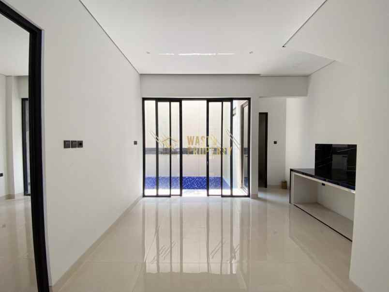 rumah 2 lantai bonus kolam renang hanya 7 menit ke ugm