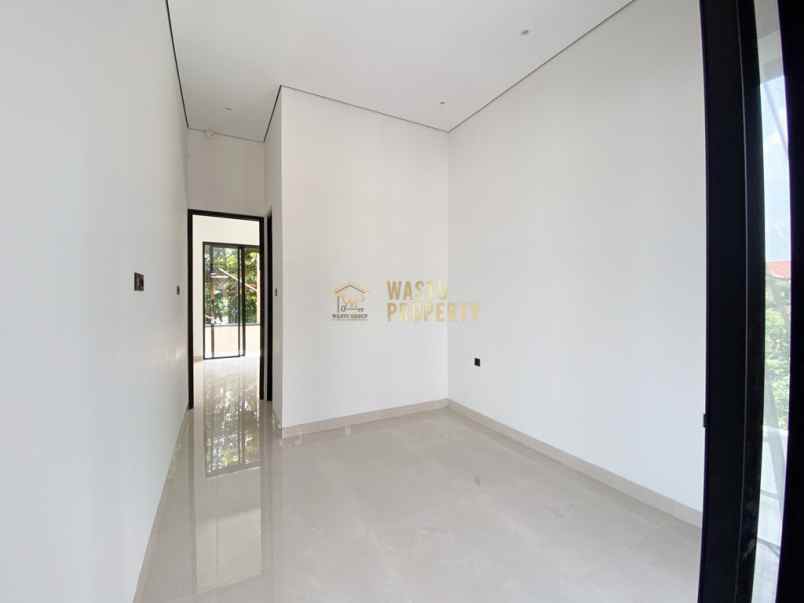 rumah 2 lantai bonus kolam renang hanya 7 menit ke ugm