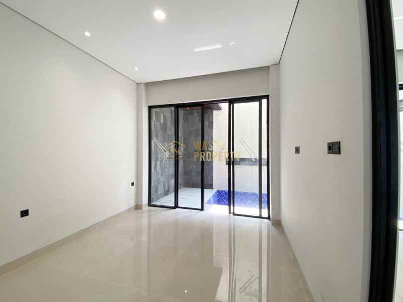 rumah 2 lantai bonus kolam renang hanya 7 menit ke ugm