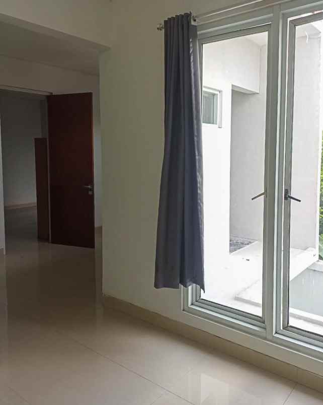 rumah 2 lantai dalam cluster di rempoa tangsel