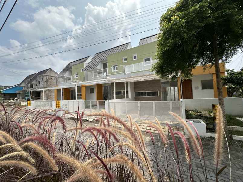 rumah 2 lantai dekat kota jember