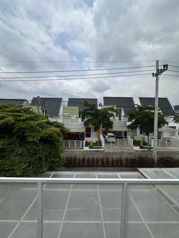 rumah 2 lantai dekat kota jember