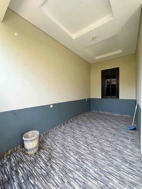 rumah 2 lantai desain elegan di ciracas jakarta timur