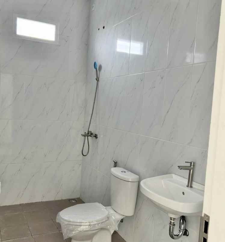 rumah 2 lantai di jl barito galaxy bekasi selatan