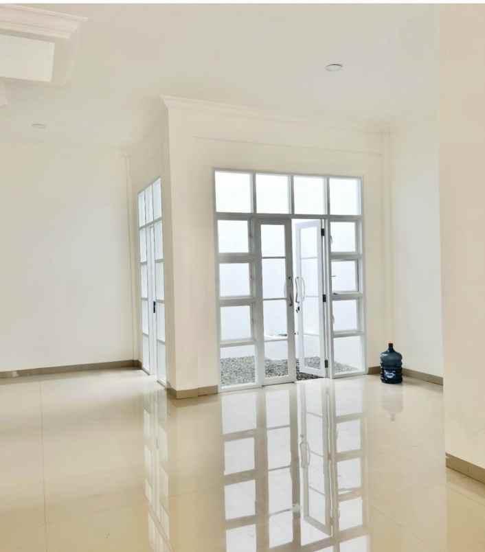 rumah 2 lantai di jl barito galaxy bekasi selatan