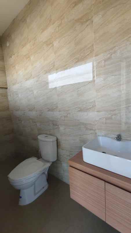 rumah 2 lantai lokasi di kota malang