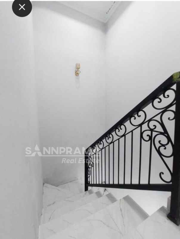 rumah 2 lantai termurah di beji depok iml
