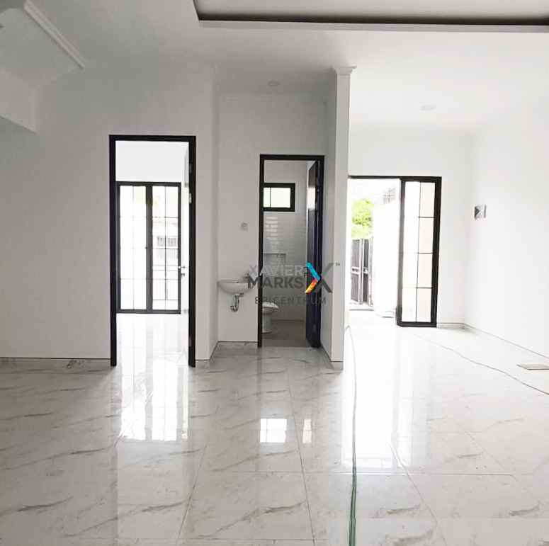 rumah american style gress sutorejo timur unair