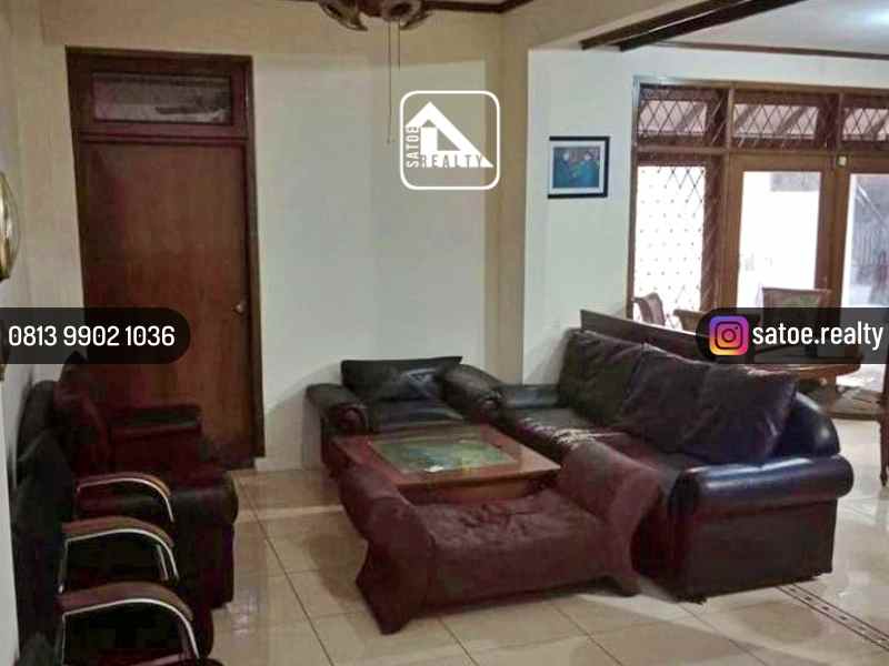 rumah asri terawat di area jl proklamasi menteng