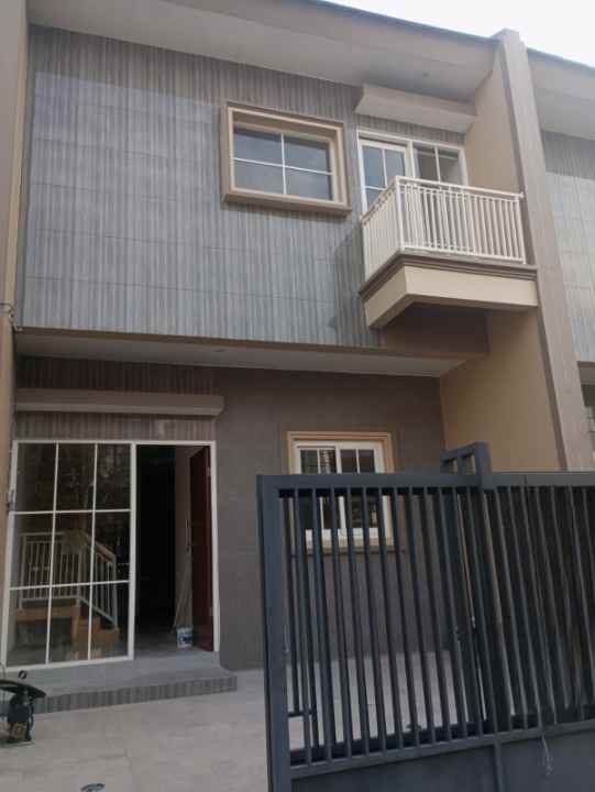 rumah baru 2 lantai di mulyosari semi furnish